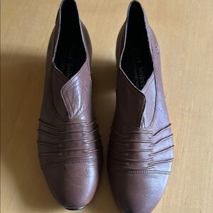 Josef Seibel Brown 1” heels